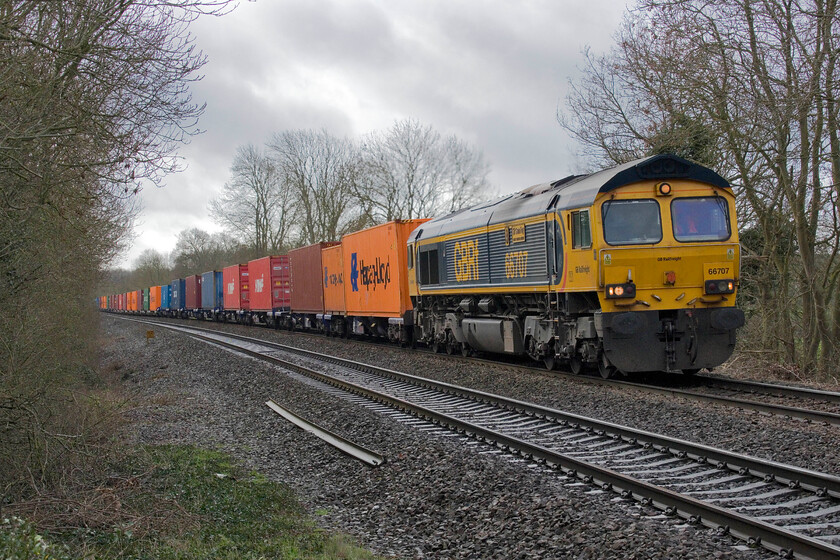 66707, 05.24 Southampton MCT-Doncaster Iport (4E34 RT), Claydon crossing SP451498. 
 Making for an imposing sight, 66707 'Sir Sam Fay Great Central Railway' leads the 4E34 05.24 Southampton Docks to Doncaster iport past Claydon just south of Fenny Compton. This location is right on the county boundary with me standing on this side of the line, to the east, being in Northamptonshire. However, if I cross the crossing to the west and take a few steps I enter Oxfordshire. 
 Keywords: 66707 05.24 Southampton MCT-Doncaster Iport 4E34 Claydon crossing ir Sam Fay GREAT CENTRAL RAILWAY