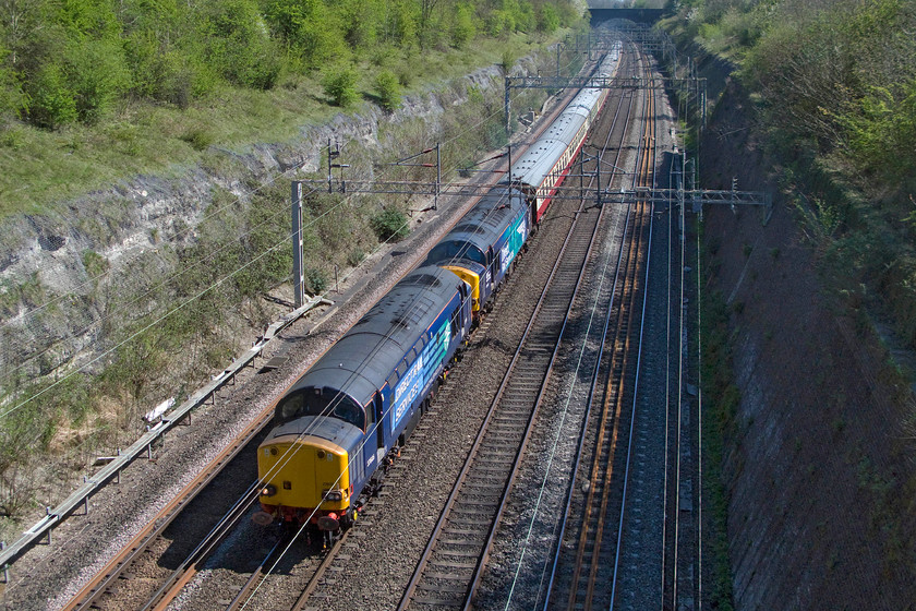 37605 & 37059, 11.11 Eastleigh-Crewe ECS (5Z58), Roade cutting 
 Hauling a lovely set of Mk. I stock, DRS' 37605 and 37059 pass through Roade cutting with the 11.11 Eastleigh to Crewe empty coaching stock move. Running as 5Z58 the class 37s could be heard some distance away on the approach to Roade but just as they approached they were notched back so the recording that I made was not quite as good as I had hoped for; however, the photograph makes up for this! 
 Keywords: 37605 37059 11.11 Eastleigh-Crewe ECS 5Z58 Roade cutting