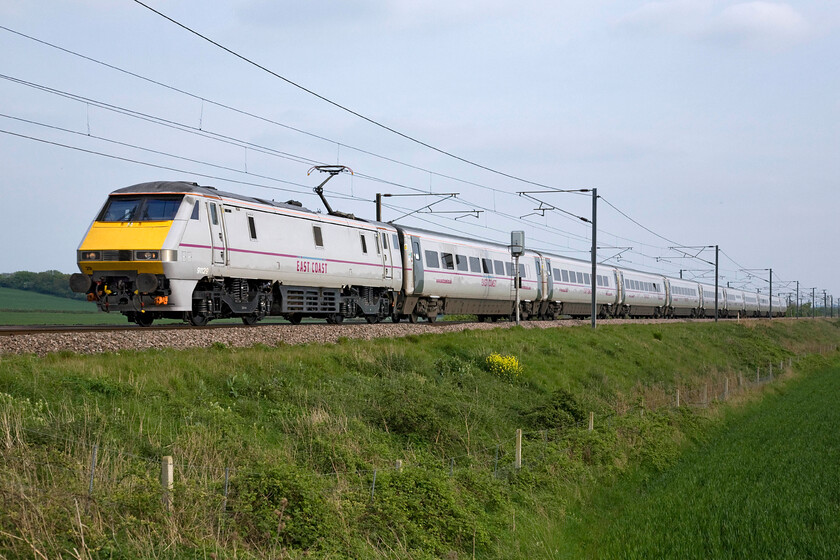 91129, GR 16.30 London King's Cross-Glasgow Central (1S25), Frinkley Lane crossing SK906436 
 In lovely soft late afternoon sunshine, 91129 leads the 16.30 King's Cross to Glasgow Central past Frinkley Lane crossing between Grantham and Newark. The intense and deep greenery of a spring afternoon is clear in this photograph as the plants respond to increasingly high levels of UV light. 
 Keywords: 91129 16.30 London King's Cross-Glasgow Central 1S25 Frinkley Lane crossing SK906436 East Coast HST