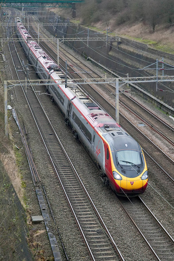 390128, VT 11.30 Birmingham New Street-London Euston (1B17), Roade Cutting 
 390128 'City of Preston' races southwards through Roade Cutting forming the 1B17 Birmingham New Street to Euston. 
 Keywords: 390128 11.30 Birmingham New Street-London Euston 1B17 Roade Cutting