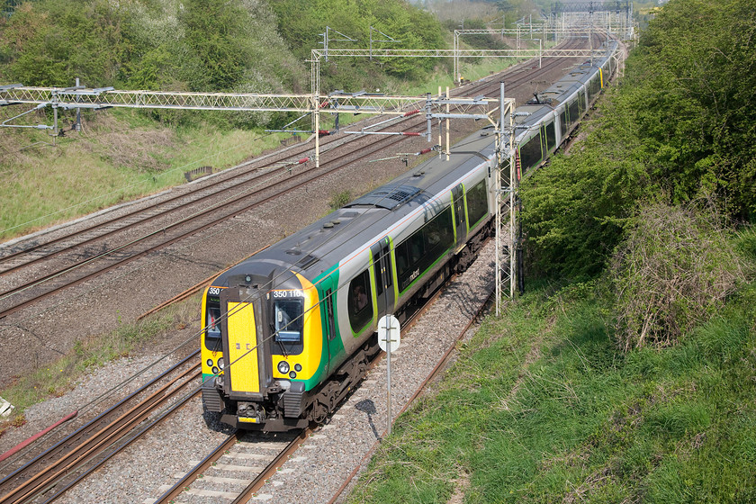 350118 & 350374, LM 08.33 Birmingham New Street-London Euston (1W06), Victoria bridge 
 350118 and 350374 pass Victoria Bridge in lovely spring sunshine forming the 08.33 Birmingham New Street to London Euston. 
 Keywords: 350118 350374 08.33 Birmingham New Street-London Euston 1W06 Victoria bridge