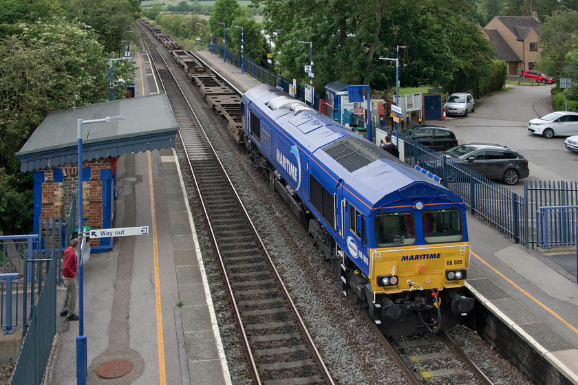 66005, 04.11 Wakefield Europort-Didcot (4O43), King`s Sutton station 
 In its relatively new livery, 66005 'Maritime Intermodal One' leads the very lightly loaded 04.11 Wakefield Europort to Didcot 4O43 through King's Sutton station. There were some boxes on this train, mainly towards the back, but it was disappointing to see so much fresh air being carried on a train that was part of a new contract. The train is operated for Maritime Transport LTD by DB with five dedicated class 66s having been painted into the distinctive livery for the purposes of the ten-year contract that began in April 2019. 
 Keywords: 66005 04.11 Wakefield Europort-Didcot 4O43 King`s Sutton station