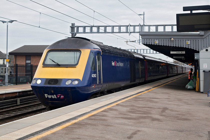 43162, GW 08.31 Cheltenham-London Paddington (1L36, RT), Didcot Parkway station 
 43162 leads the 08.31 from Cheltenham to London Paddington through Didcot Parkway at full line speed. This power car was a late production example leaving Crewe in early 1981. It was a Western Region power car to begin with, then it moved to the Midland. It was named 'Project Rio' in 2004 at Neville Hill, nameplates that it carried for a couple of months before returning to the West Country where it has stayed since. 
 Keywords: 43162 1L36 Didcot Parkway station