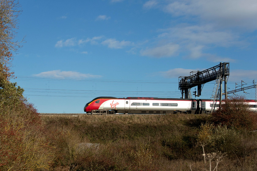 390154, VT 11.55 Manchester Piccadilly-London Euston (1A31, 10L), Roade Hill 
 Not a photograph that will win any prizes for it composition but just look at that 'huge' sky! In lovely lighting, 390154 'Matthew Flinders' heads south with the 11.55 Manchester Piccadilly to London Euston. The train is seen passing between Roade and Ashton just north of Hanslope Junction. 
 Keywords: 390154 11.55 Manchester Piccadilly-London Euston 1A31 Roade Hill