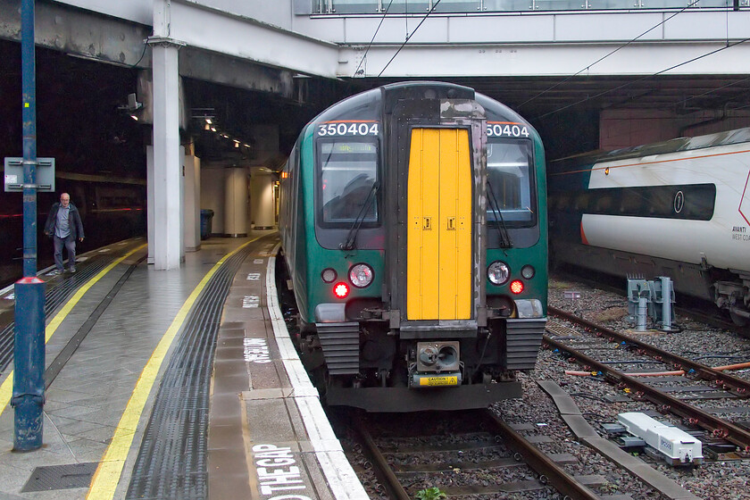 350404, LN 19.06 Birmingham New Street-London Euston (1Y66, 1L), Birmingham New Street station 
 Back at Birmingham New Street and it's raining cats and dogs again! Trying to keep the raindrops off the lens meant a quick walk up to the platform and a grab shot before seeking shelter again. Andy on the left of the image looks a little non-plussed by the rain too! We took 350404 back to Northampton working the 19.06 Birmingham New Street to Euston service. Coincidentally, this was the same set that we travelled out on earlier in the morning setting out on our 'grand grab an HST day', see...https://www.ontheupfast.com/p/21936chg/30043212774/x350404-06-42-northampton-birmingham 
 Keywords: 350404 19.06 Birmingham New Street-London Euston 1Y66 Birmingham New Street station London Northwestern Desiro