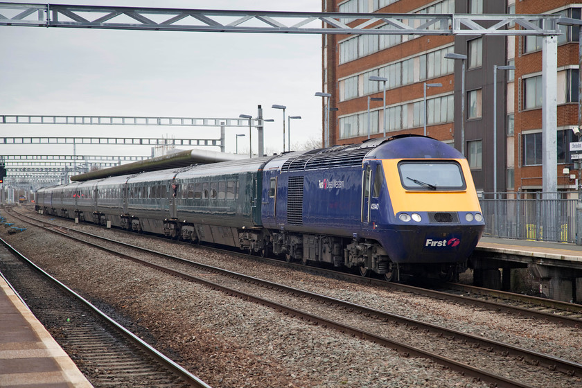 43140, GW 09.45 London Paddington-Swansea (1B20, 6L), Swindon station 
 A mixed combo of liveries arrives at Swindon station. In its First Group livery 43140 leads the 1B20 09.45 London Paddington to Swansea. 43140 was always a Western Region power car, one wonders how many times it has passed Swindon? 
 Keywords: 43140 1B20 Swindon station