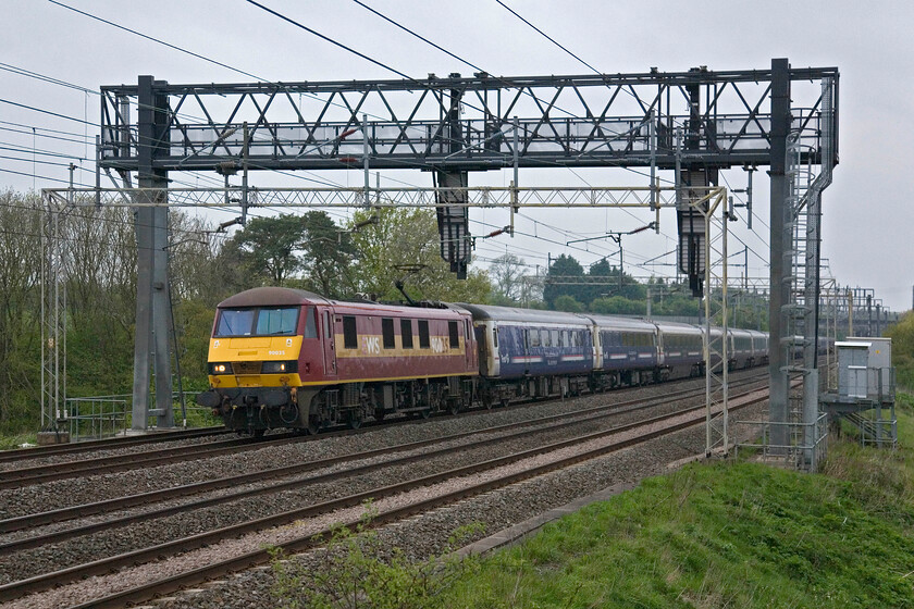 90035, SR 19.50 Fort William, 20.44 Inverness, 21.43 Aberdeen-London Euston, Roade Hill 
 The up Highland sleeper service passes just south of Roade. EWS's 90035 leads the 1M16 19.50/20.44 Inverness/21.43 Aberdeen to Euston service on a grey and dull morning. Notice that the vinyls on the side of the Class 90 have been altered either by accident or design to create a new TOC 'WS' and a new number '900'! 
 Keywords: 90035 19.50 Fort William 20.44 Inverness 21.43 Aberdeen-London Euston Roade Hill