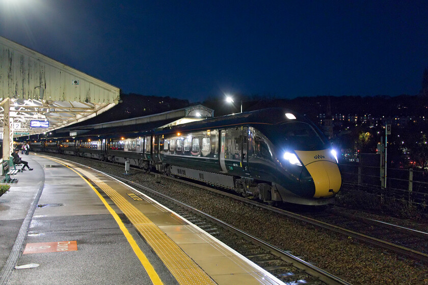 800319, GW 15.32 London Paddington-Bristol Temple Meads (1C20, RT), Bath Spa station 
 With the lights of Bath twinkling on Widcombe Hill in the background 800319 has just arrived working the 15.32 Paddington to Bristol Temple Meads service. With the advent of LED lighting over the last few years, the taking of photographs at night has been made a whole lot easier due to their neutral colour temperature meaning that far less Phothop manipulation is required as is shown here. 
 Keywords: 800319 15.32 London Paddington-Bristol Temple Meads 1C20 Bath Spa station GWR IET Great Western Railway