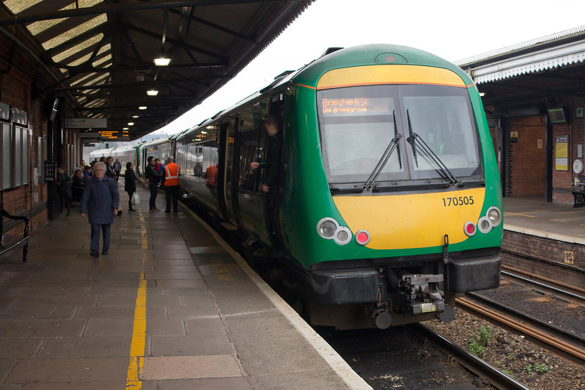 170501 & 170505, LM 13.39 Hereford-Birmingham New Street (1M67, RT), Worcester Foregate Street station 
 A busy scene at Worcester Foregate Street station sees 170501 and 170505 about to leave with the 13.39 Hereford to Birmingham new Street working. 
 Keywords: 170501 170505 1M67 Worcester Foregate Street station