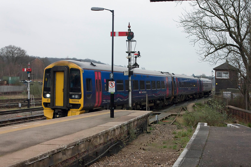 158959, GW 09.00 Brighton-Great Malvern (1V94, RT), Worcester Shrub Hill station 
 158959 eases into Worcester Shrub Hill past the signal box forming the 09.00 Brighton to Great Malvern service. I am not at all sure that I would want to complete this journey in its entirety on a 158 unit? The disused bay platform can be seen in the foreground. The up starter SH10 can be seen along with the disc signal used for movement from the down platform back into the long siding. 
 Keywords: 158959 1V94 Worcester Shrub Hill station