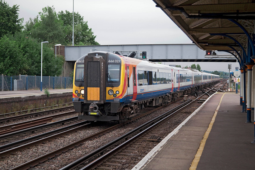 445027 & 444029, SW 16.35 London Waterloo-Weymouth and Bournmouth (1W33 & 2B51, 2L & 2L), Eastleigh station 
 445027 and 444029 rattle through Eastleigh station working a train that will split. The front part will continue on to Weymouth as 1W33 and the rear portion as far as Bournemouth as 2B51. Both started out from Waterloo at 16.35. 
 Keywords: 445027 444029 1W33 2B51 Eastleigh station