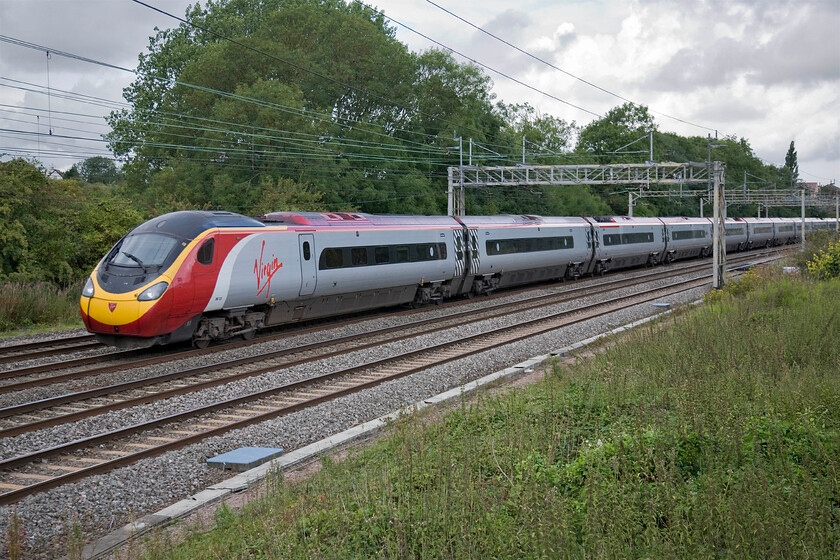 390125, VT 10.15 Manchester Piccadilly-London Euston (1A22), Roade 
 390125 passes Roade working the 10.15 Manchester to Euston Virgin service. This could well be the last time that I use this spot as the builders who are about to develop the land used to access it have begun to construct their compound and access will be denied by security fencing. 
 Keywords: 390125 10.15 Manchester Piccadilly-London Euston 1A22 Roade Virgin West Coast Pendolino