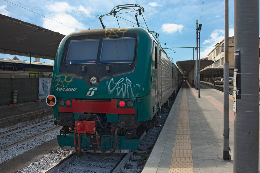 464.680, 11.00 Florence SMN-Livorno Central (3151), Florence SMN station 
 Our train to Pisa, the 11.00 to the coastal town of Livorno . It is being led by 464.680 that has received the attention of the the graffiti vandals. The journey was fast, comfortable and to time! 
 Keywords: 464.680 11.00 Florence SMN-Livorno Central 3151 Florence SMN station