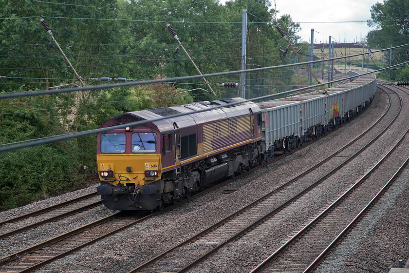 66181, 13.31 Luton Crescent Road-Mountsorrel (6D45), Sundon TL035269 
 66181 brings the 13.31 Luton Crescent Road to Mountsorrel empty stone train past Sundon between Leagrave and Harlington in Bedfordshire. Apologies for the wire running through the roof of the 66 but angles were tricky at this footbridge and even taking this one necessitated me laying on my front looking through under the parapet of the bridge! 
 Keywords: 66181 13.31 Luton Crescent Road-Mountsorrel 6D45 Sundon TL035269