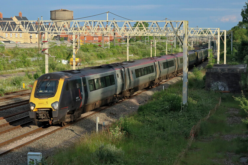 221102 & 221110, VT 18.40 London Euston-Crewe (9K02, 26L), site of Roade station 
 Even though I am not a fan of the Voyagers, any pictures taken now of them working Avanti services could potentially be my last one with them being taken off this route as the Class 805 Everos enter service. 221102 and 221110 pass Roade with the evening 18,40 Euston to Crewe service catching some lovely evening sunshine...very similar to the next photograph..... 
 Keywords: 221102 221110 18.40 London Euston-Crewe 9K02 site of Roade station Avati West Coast Voyager