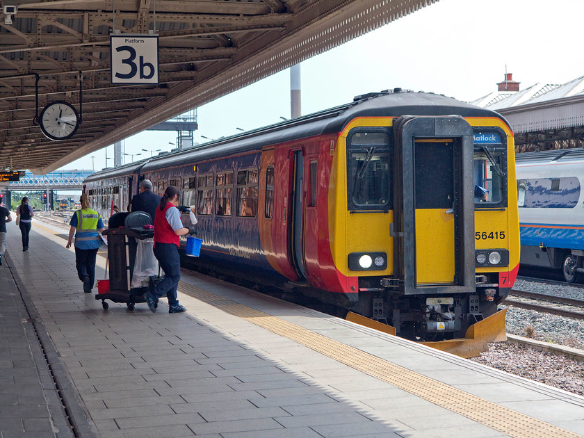 156415, EM 11.39 Newark Castle-Matlock (2A34), Nottingham station 
 156415 sits at Nottingham's platform 3B with the 11.39 Newark Castle to Matlock service. This is an interesting journey starting off in the flatlands of Nottinghamshire and ending up high up in the Peak District. 
 Keywords: 156415 11.39 Newark Castle-Matlock 2A34 Nottingham station