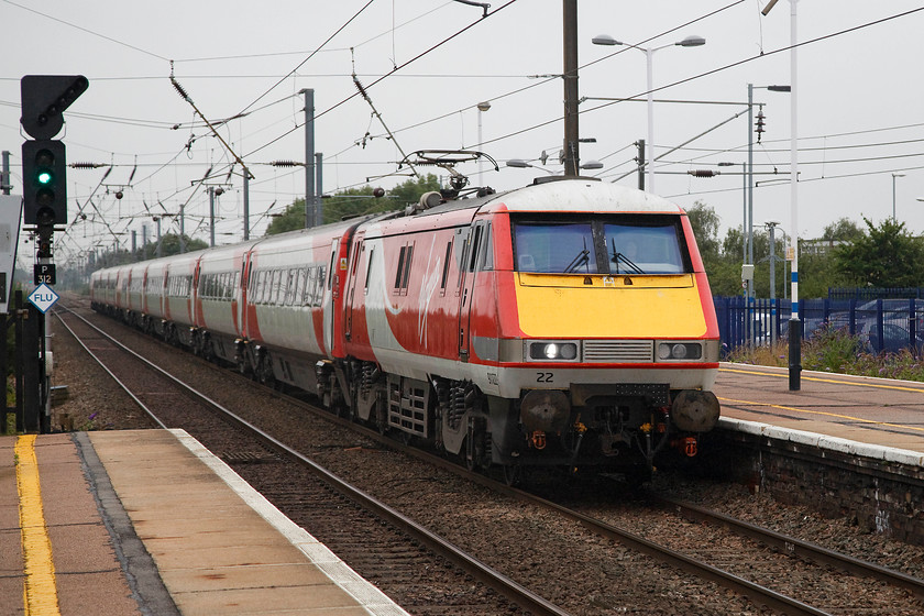 91122, GR 09.35 London Kings Cross-Leeds (1D08, RT), St 
 St. Neots station is 51 miles north of London and has a regular stopping service. All of the VTEC services pass the station at speed as shown here. 91222 leads the 09.35 King's Cross to Leeds. 
 Keywords: 91122 1D08 St. Neots station