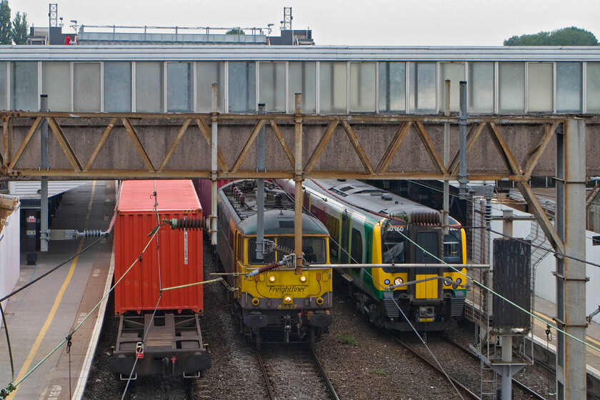 Down Freightliner, 86637, 05.03 Trafford Park-Felixstowe North (4L97) & 350260, LM 12.54 Birmingham New Street-London Euston, Northampton station 
 A busy scene at Northampton station is seen from the St. James Road bridge. With all lines occupied, from left to right, an unidentified northbound Freightliner, 86637 is held at a red signal leading the 4L97 05.03 Trafford Park to Felixstowe and 350260 working the 12.54 Birmingham to Euston London Midland service. 
 Keywords: Down Freightliner 86637, 05.03 Trafford Park-Felixstowe North 4L97 350260 12.54 Birmingham New Street-London Euston Northampton station Freightliner London Midland Desiro