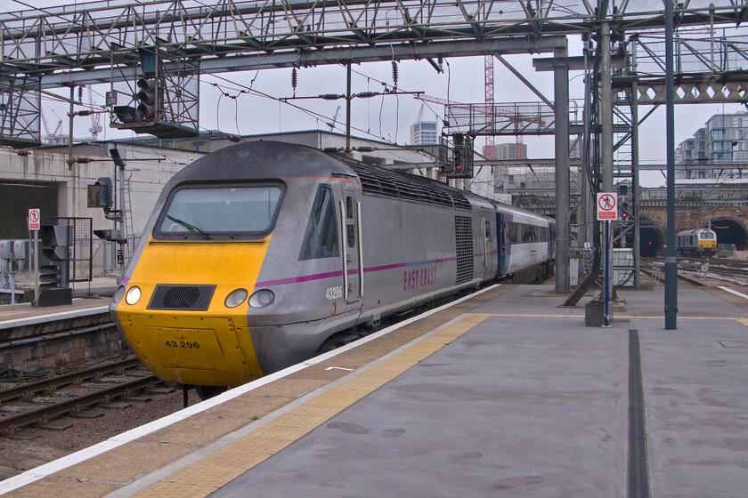 43296, GR 06.50 Hull-London King's Cross, London King's Cross station 
 East Coast's 43296 arrives at King's Cross leading the 06.50 Hull toKing's Cross service. Whilst the majority of services between Hull and London are operated by Hull Trains East Coast are permitted to run one up (this one) and one down service per day under their contractual arrangements with the DfT. 
 Keywords: 43296 06.50 Hull-London King's Cross London King's Cross station East Coast HST