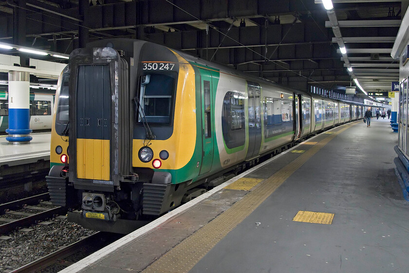 350247, LN 15.15 London Euston-Northampton (15.15 London Euston-Northampton) (1Y21, RT), London Euston station 
 The third and final train of my journey home, excluding the two tube trains (Paddington-Edgware Road and Edgware Road-Euston Square) waits at Euston station. I travelled aboard the very lightly loaded, given it was mid-afternoon, 15.15 service to Northampton worked by 350247. 
 Keywords: 350247 15.15 London Euston-Northampton 1Y21 London Euston station London Northwestern Desiro