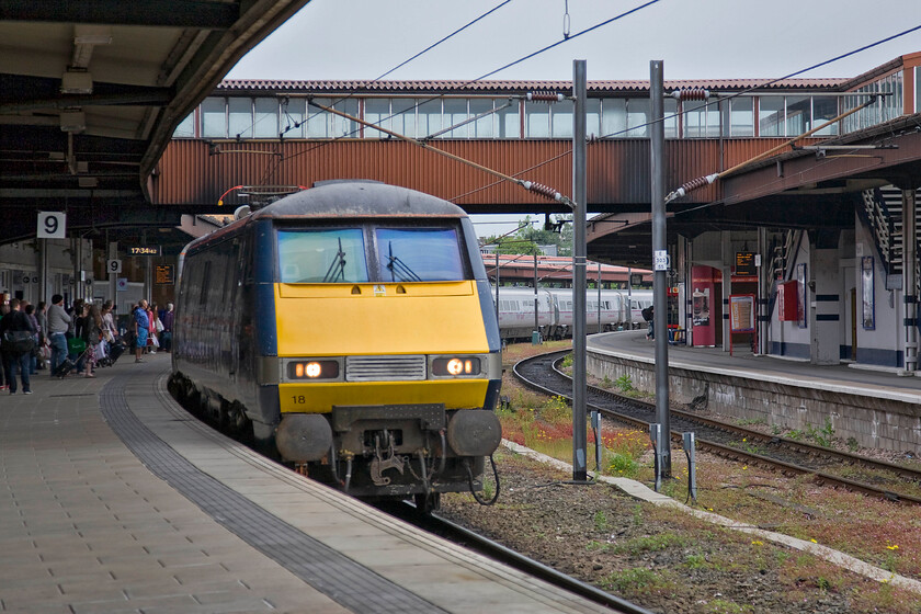 91118, GR 15.30 London King's Cross-Glasgow Central (1S23), York station 
 91118 arrives at York's platform nine with the 15.30 King's Cross to Glasgow Central East Coast service. It is difficult to see in this photograph but this member of the thirty-one stong class is still in its GNER paint scheme but with and a white strip and East Coast branding. I believe that this is the last member of the class still in the same dark blue as was the Venice-Simplon Orient Express European luxury train operation which was also owned by GNERs parent company Sea Containers. 
 Keywords: 91118 15.30 London King's Cross-Glasgow Central 1S23 York station East Coast InterCity Class 225