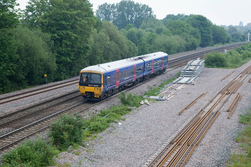 165135, GW 11.23 Reading-Banbury (2M28, 1L), Godstow Bridge 
 Still in First Group's blue livery, 165135 leaves Oxford forming the 2M28 11.23 Reading to Banbury. Great Western's trains to Banbury are about as far north as they get. The trains offer a stopping service between Banbury and Oxford that no other operator does. 
 Keywords: 165135 2M28 Godstow Bridge