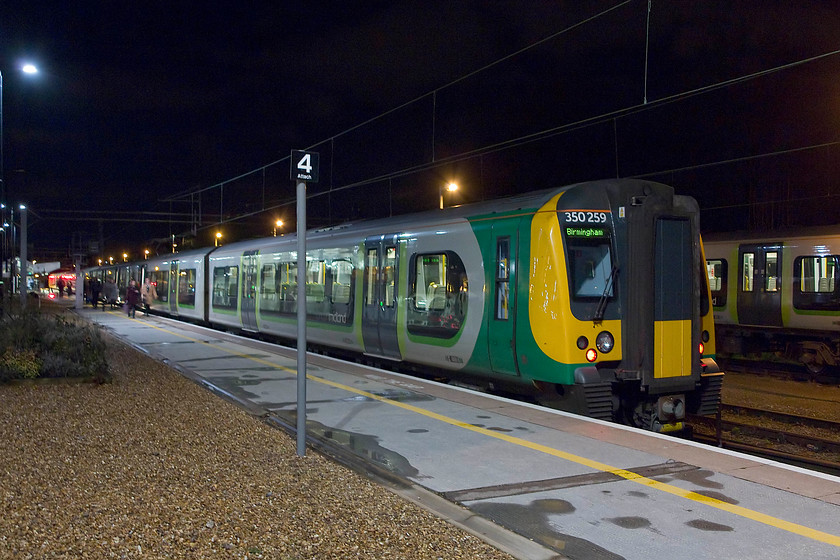 350259, LM 20.13 London Euston-Birmingham New Street (1Y81, 51L), Northampton station 
 Having got off the terminating train and Milton Keynes Central it was not long before 350259 arrived with a very late Northampton working. We hopped on it and were home safe and sound if a little late, Storm Doris had passed! I love the lighting in this time exposure, it's amazing what a modern digital camera is capable of and all hand held! 
 Keywords: 350259 1Y81 Northampton station