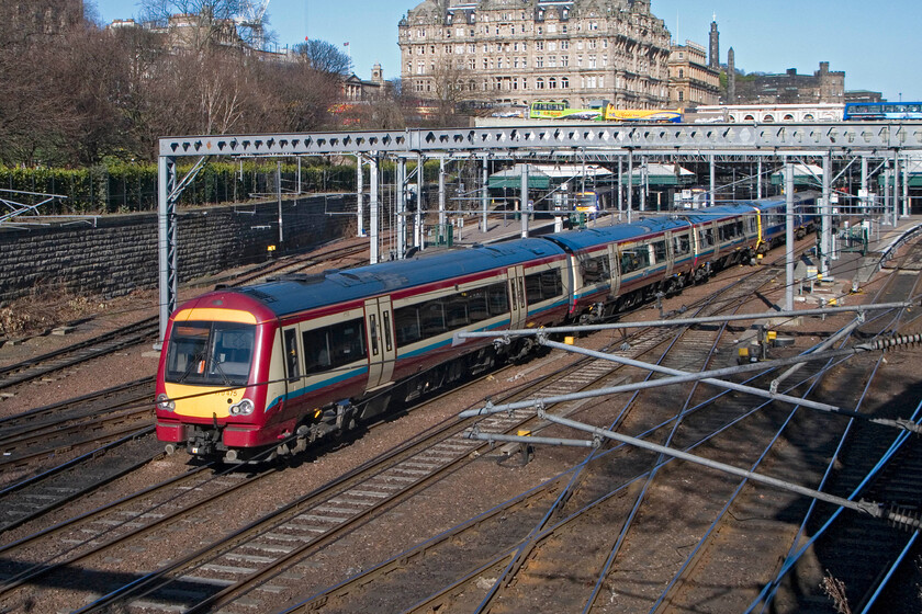 170475, SR 16.36 Edinburgh Waverley-Dunblane, Edinburgh Waverley station from The Mound 
 Wearing its now defunct Strathclyde Partnership for Transport livery 170475 leaves Edinburgh Waverley working the 16.36 service to Dunblane. It will not be long before this livery will be replaced with the First Group Saltaire scheme. 
 Keywords: 170475 16.36 Edinburgh Waverley-Dunblane Edinburgh Waverley station from The Mound Turbo Strathclyde Partnership for Transport)