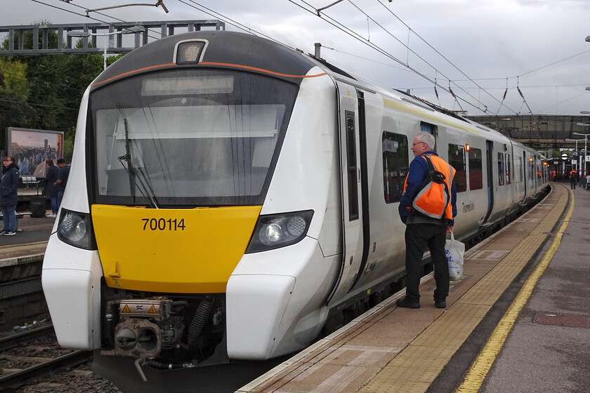 700114, TL 07.18 Bedford-Brighton (Cancelled from Three Bridges (9T13, 2L), Bedford station 
 Some Thameslink staff exchange words as 700114 waits to depart from Bedford working the 07.18 service to Brighton. Unfortunately, something went wrong later on its journey and it was cancelled from Three Bridges. 
 Keywords: 700114 07.18 Bedford-Brighton Cancelled from Three Bridges 9T13 Bedford station Thameslink