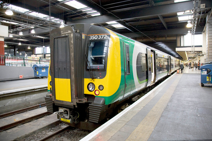 350372 & 350369, LM 07.33 Birmingham New Street-London Euston (1W06), London Euston station 
 Having arrived at London Euston, 350372 and 350369 disgorge their passengers. I travelled on this train, the 07.33 Birmingham New Street, from Northampton. 
 Keywords: 350372 350369 07.33 Birmingham New Street-London Euston 1W06 London Euston station