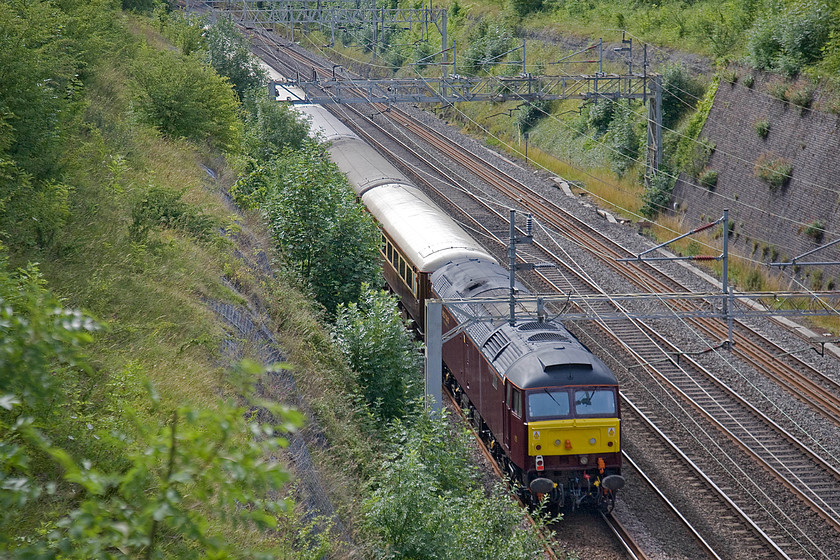 47802, outward leg of the Royal Windsor Statesman, 06.55 Crewe-Windsor & Eton Riverside (1Z55), Roade cutting 
 47802 brings up the rear of The Royal Windsor Statesmen railtour through Roade cutting. Running as 1Z55 the charter left Crewe at 06.55. 47802 has led a varied career being released to traffic as D1950 in 1966. It was allocated the TOPS number of 47259 but it never carried this number becoming 47552 in March 1975. In July 1989 it was converted to become 47809 a number it has carried ever since. 
 Keywords: 47802 outward leg of the Royal Windsor Statesman 06.55 Crewe-Windsor & Eton Riverside 1Z55 Roade cutting Statesman Rail