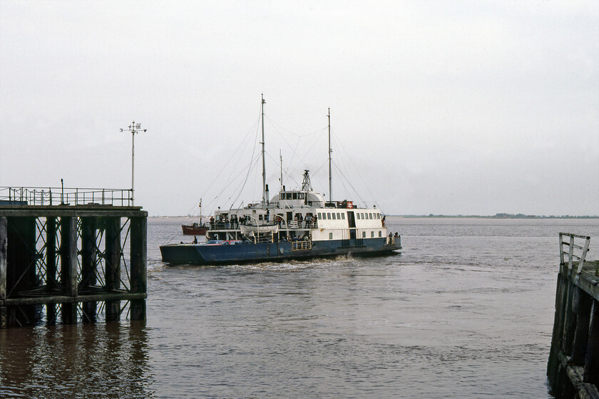 MV Farringford, 17.30 Hull Corporation Pier-New Holland Pier, Hull Corporation Pier 
 With its two four-stroke English Electric engines working well generating electricity that powers the propellors via electric motors MV Farringford gets underway across the Humber estuary working the 17.30 Hull Corporation Pier to New Holland Pier sailing. I am sure that the crew were able to identify a stern and a bow end of Farringford but to all intent and purpose, it was the same at either end and perfectly able to sail in either direction. 
 Keywords: MV Farringford 17.30 Hull Corporation Pier-New Holland Pier Hull Corporation Pier Sealink