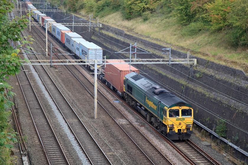 66505, 08.21 Crewe Basford Hall-Felixstowe North (4L93), Roade Cutting 
 66505 brings the 4L93 08.21 Basford Hall to Felixstowe North through Roade Cutting. 
 Keywords: 66505 08.21 Crewe Basford Hall-Felixstowe North 4L93 Roade Cutting