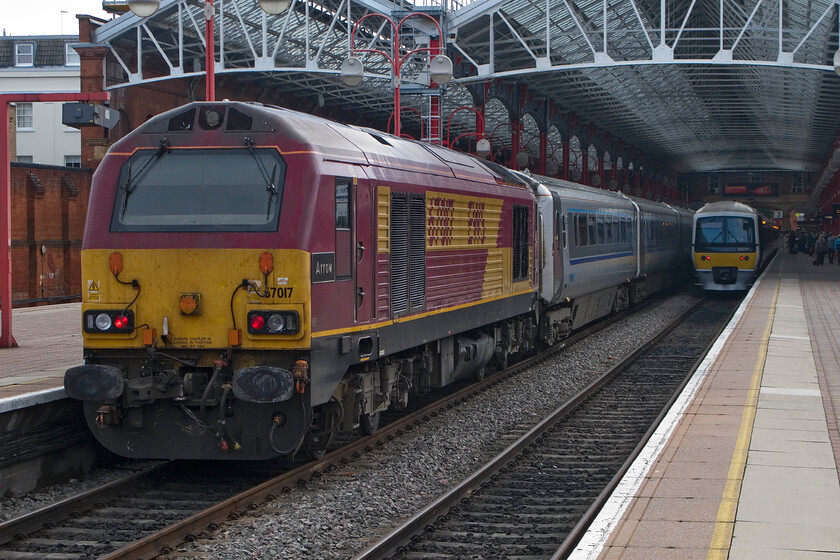 67017, CH 10.13 Birmingham Moor Street-London Marylebone & 165036, unidentified working, London Marylebone Station 
 Having propelled the 10.13 from Birmingham Moor Sreet 67017 'Arrow' comes to a halt at Marylebone station. This Class 67 is one that has been hired in from EWS (now Deutsche Bahn) to cover a shortage of its own leased Class 67s. 165036 stands at the adjacent platform with an unidentified working. 
 Keywords: 67017 10.13 Birmingham Moor Street-London Marylebone 165036, unidentified working, London Marylebone Station Arrow