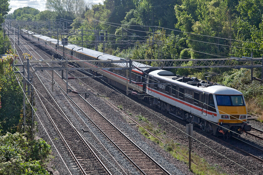 90002, 09.00 Manchester Piccadilly-London Euston (1Z93, RT), Victoria bridge 
 A going away photgrpah of 90002 'Wolf of Badenoch' as it heads south through the Northamptonshire countryside having just passed under Victoria bridge near Roade. It is providing the power at the rear of the 1Z93 09.00 Manchester Piccadilly to Euston LSL service. Many of the passengers will have been traveling to London in order to mourn the passing of the monarch. 
 Keywords: 90002 09.00 Manchester Piccadilly-London Euston 1Z93 Victoria bridge Wolf of Badenoch LSL