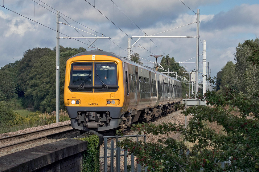 323215, LN 12.50 Lichfield Trent Valley-Bromsgrove (2O46, 2L), Vigo SO986712 
 With a cheery wave from the driver, 323215 descends Lickey working the 12.50 Lichfield Trent Valley to Bromsgrove. The sight of these AC electric units on this section of the former Midland route south of Birmingham is a first both Andy and myself, neither of us have been to Lickey since the arrival of the wires. 
 Keywords: 323215 12.50 Lichfield Trent Valley-Bromsgrove 2O46 Vigo SO986712