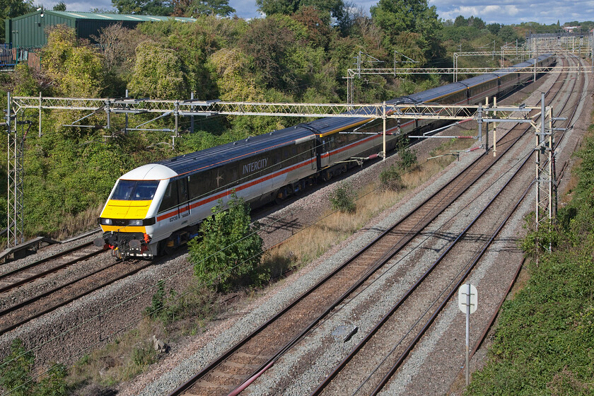 82139, 09.00 Manchester Piccadilly-London Euston (1Z93, RT), Victoria bridge 
 With the morning sun having just gone round slightly too far to illuminate the side of the train at Victoria bridge DVT 82139 leads the 09.00 Manchester Piccadilly to Euston 1Z93. For mid-September it was a pleasantly warm day that found me almost missing the train as I sat in the sun and nodded off! 
 Keywords: 82139 09.00 Manchester Piccadilly-London Euston 1Z93 Victoria bridge DVT LSL Locomotive services LtD