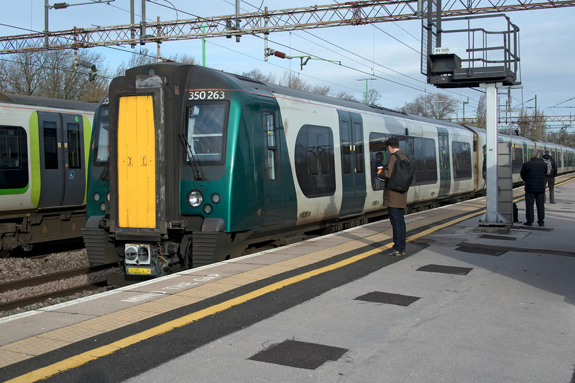 350263, LN 07.10 Rugeley Trent Valley & 06.35 Crewe-London Euston (1Y14, 4L), Northampton station 
 Our train south to London arrives at Northampton station. Mike, Andy and I travelled on 350263 working the 1Y14 07.10/06.35 Rugeley Trent Valley/Crewe to Euston. As can be seen here, the day started off reasonably bright if a little chilly. 
 Keywords: 350263 07.10 Rugeley Trent Valley 06.35 Crewe-London Euston 1Y14 Northampton station London Northwestern Desiro