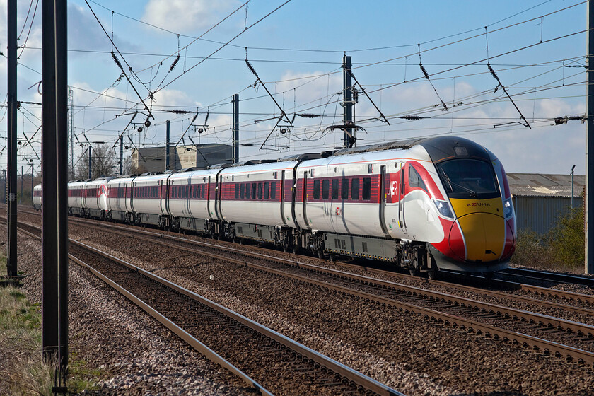 800202 & 801110, GR 09.33 London King's Cross-Leeds (1D08, 16L), Sandy TL176510 
 I really am not convinced that running two Azumas together is the most efficient way to operate an express such as the 1D08 09.33 King's Cross to Leeds service. It will need to be double maned with a guard and perhaps a trolley service operating in both sets 800202 and 801110. This is a situation similar to when pairs of Voyagers are joined together either the WCML (Avanti) or on NE/SW services (CrossCountry). 
 Keywords: 800202 801110 09.33 London King's Cross-Leeds 1D08 Sandy TL176510 LNER Azuma