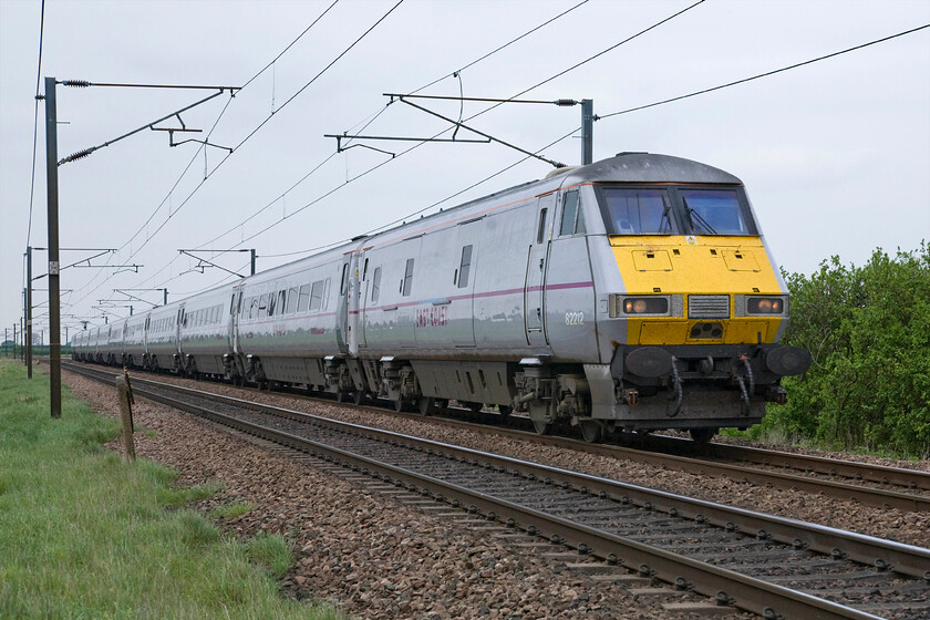 82212, GR 14.15 Newcastle-London King's Cross (1Y38), Frinkley Lane crossing SK906436 
 DVT 82212 leads the 1Y38 14.15 Newcastle to King's Cross service past Frinkley Lane a short distance north of Grantham. I have been eyeing up this spot for some time and found it to be gloriously quiet and offering the photographic opportunities that I had hoped for. I wish that I had come here when the Deltics were in operation getting so close to it visiting nearby Hougham just a mile or so north of this spot, see.... https://www.ontheupfast.com/p/21936chg/25410442204/x55003-08-20-newcastle-london-kings 
 Keywords: 82212 14.15 Newcastle-London King's Cross 1Y38 Frinkley Lane crossing SK906436 InterCity East Coast