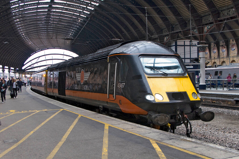 43467, GC 07.51 London King's Cross-Sunderland (1N90) & 91115, GR 10.01 York-King's Cross (1Y82), York station 
 Buffer beam fitted 43467 leads the 07.51 King's Cross to Sunderland Grand Central service away from York. Just visible in the background is 91115 'Blaydon Races' that will soon leave at the rear of the 10.01 East Coast service to King's Cross. 
 Keywords: Blaydon Races