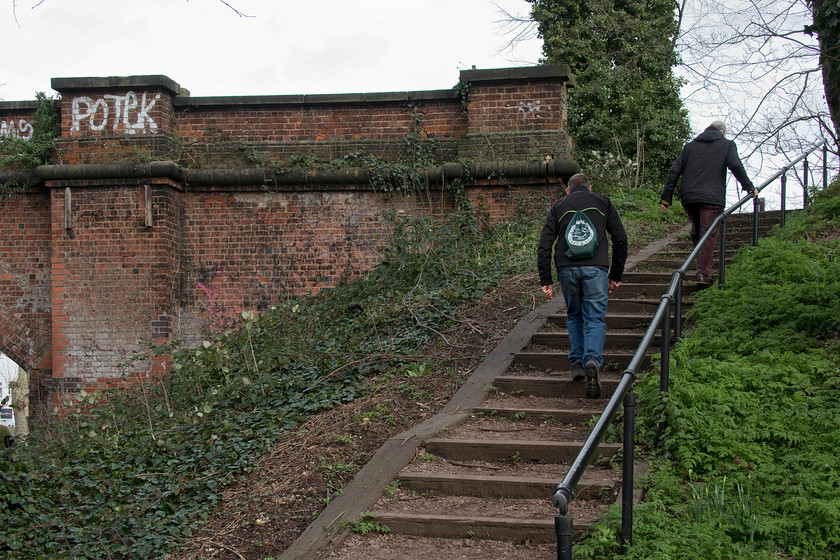 Climbing to Parkland Walk, Upper Tollington Park 
 Mike and Andy climb up from Upper Tollington Park road in Finsbury Park to access Parkland Walk. If you are planning to visit the walk robust footwear is required as none of the surface is tarmacked. This can mean it is a little uneven and muddy during periods of wet weather. 
 Keywords: Climbing to Parkland Walk Upper Tollington Park