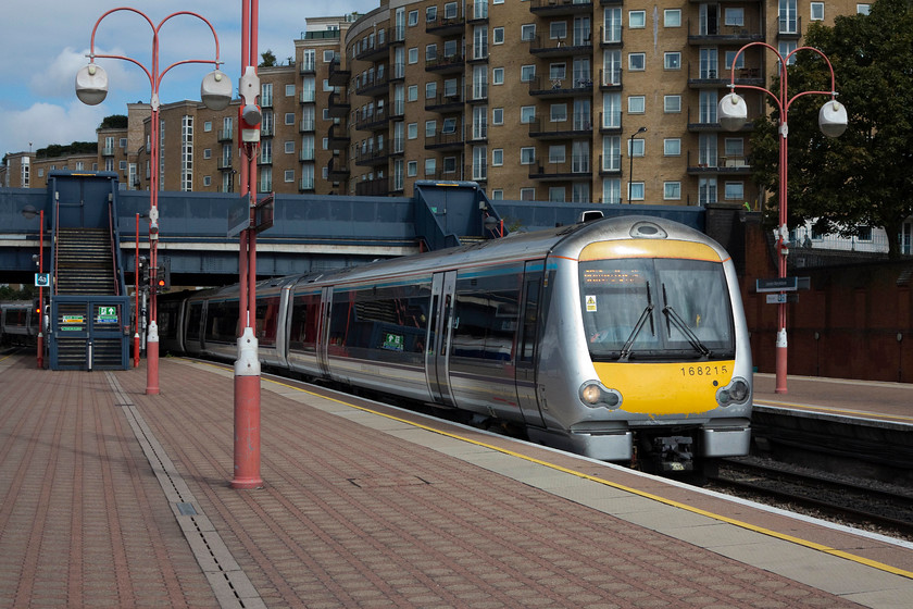 168215, CH 09.14 Birmingham Moor Street-London Marylebone (1H15, 2L), London Marylebone station 
 168215 arrives into London Marylebone with the 09.14 from Birmingham Moor Street. This unit is in Chiltern's new and smart 'mainline' livery and has refreshed these fourteen year old units well. 
 Keywords: 168215 1H15 London Marylebone station