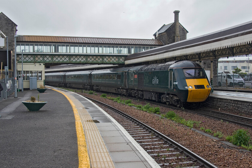 43098, 15.13 Taunton-Cardiff Central (2U22, 2L), Weston-super-Mare station 
 The 15.13 Taunton to Cardiff Central 2U22 takes a slightly extended stop at Weston-super-Mare having arrived a little ahead of schedule. The leading power car is 43098 'Walton Castle' that, apart from earlier on this wet day, I last saw and photographed back in 2018 at Swindon also in the company of Andy, see.... https://www.ontheupfast.com/p/21936chg/23812879404/x43098-1a12-swindon-station 
 Keywords: 43098 15.13 Taunton-Cardiff Central 2U22 Weston-super-Mare station Walton Castle