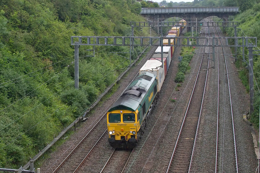 66555, 12.57 London Gateway-Garston (4M56, 19E), Hyde Road bridge 
 In the dullness of a damp early evening 66555 plods through Roade leading the 4M56 12.57 London Gateway to Graston Freightliner. Taken from a number of vantage points in Roade this image is from Hyde Road bridge at the very southern end of the famous cutting. 
 Keywords: 66555 12.57 London Gateway-Garston 4M56 Hyde Road bridge