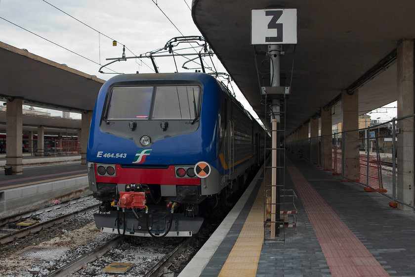 464.543, 17.28 Florence SMN-Grosseto (11727), Florence SMN station 
 464.543 is at the head of the 17.28 Florence to Grosseto. Grosseto is a medieval town near the coast to the north west of Florence that has many notable buildings. 
 Keywords: 464.543 17.28 Florence SMN-Grosseto 11727 Florence SMN station