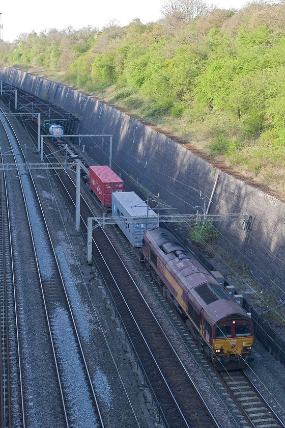 66065, 13.17 Trafford Park-London Gateway (4L56), Roade Cutting 
 66066 labours up the gradient from Northampton and through Roade Cutting leading the 13.17 Trafford Park to London Gateway Freightliner working. The camera was really beginning to struggle with the extreme contrast between the strong April late afternoon sunshine and the darkness of the cutting. 
 Keywords: 66065 13.17 Trafford Park-London Gateway 4L56 Roade Cutting