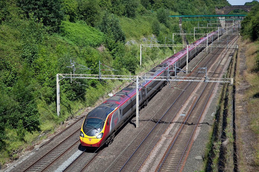 390135, VT 09.35 Manchester Piccadilly-London Euston (1A14, 5L), Roade Cutting 
 390135 'City of Lancaster' passes through Roade Cutting working the 09.35 Manchester to Euston. I love spending time at this spot in Roade Cutting, there's no traffic, a few dog walkers, great views of regular trains and there are usually red kites soaring above. 
 Keywords: 390135 1A14 Roade Cutting