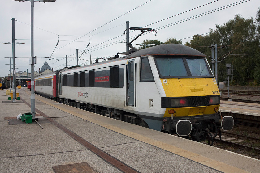 90014, GA 16.00 Norwich-London Liverpool Street (1P51, 10E), Norwich station 
 90014 'Norfolk & Norwich Festival' was named at this station in May 2006. It is seen at the head of the 1P51 16.00 to London Liverpool Street. Things will change here in the coming couple of years as the new stock is introduced seeing the end of these loco. hauled services. 
 Keywords: 90014 16.00 Norwich-London Liverpool Street 1P51 Norwich station