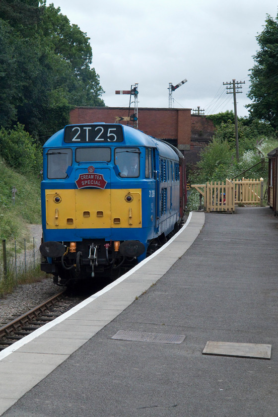 31289, 13.30 Pitsford to Pitsford cream tea special, Pitsford & Brampton station 
 31289 'Phoenix' approaches Pitsford and Brampton station with a cream tea special for Father's Day. 31289 was built in 1961 at Brush in Loughborough. It was withdrawn in 1992 from Bescot Depot entering preservation in 1998. 
 Keywords: 31289 Pitsford & Brampton station